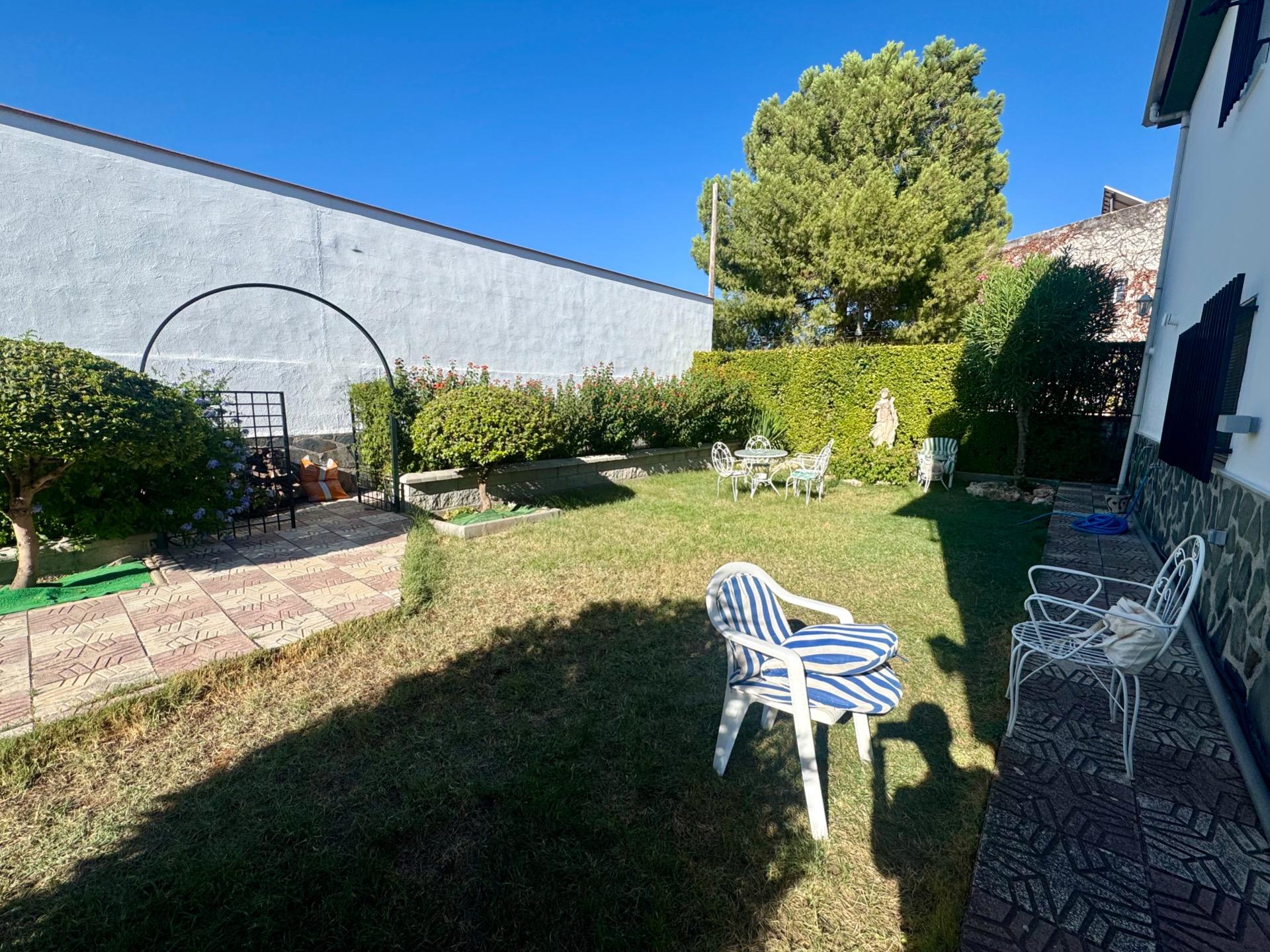 Chalet independiente con gran parcela, piscina privada y gar - foto 10
