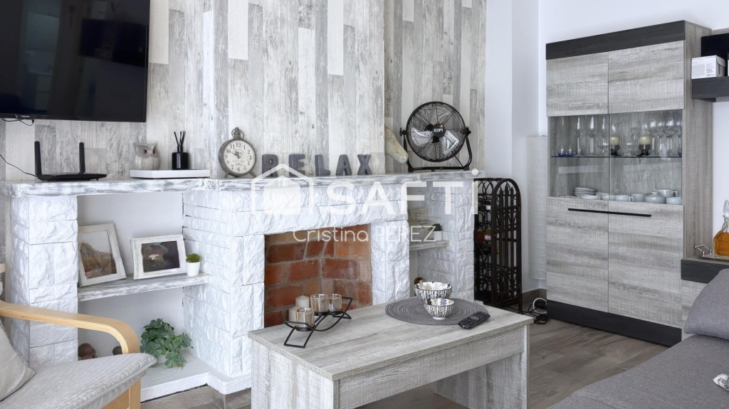 Casa con licencia turística y garaje en Los Pinos - foto 2