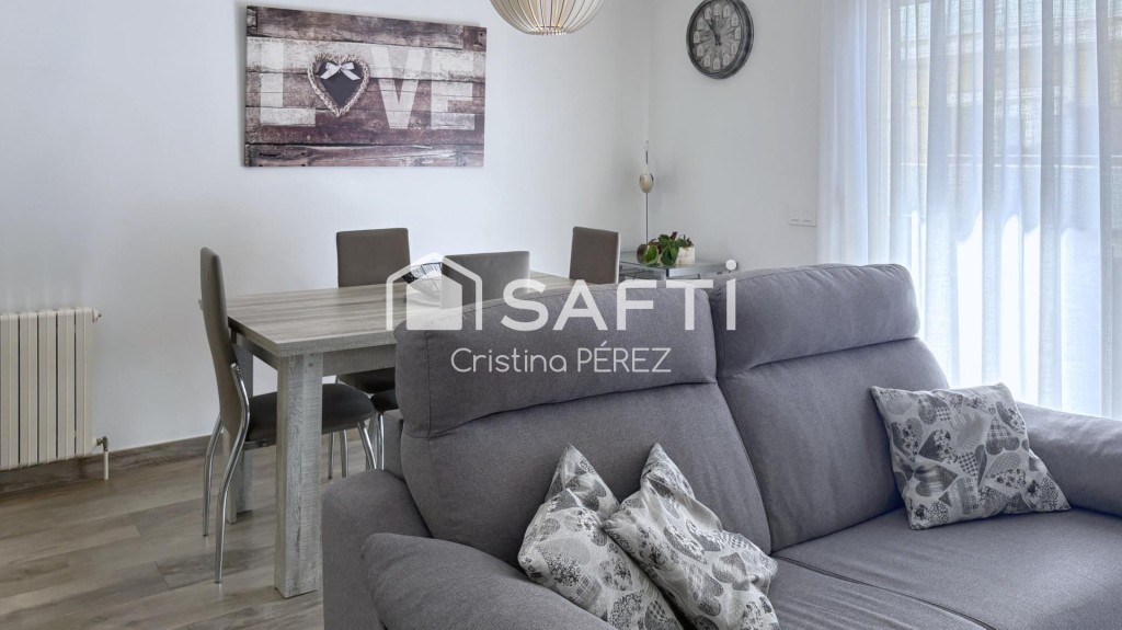 Casa con licencia turística y garaje en Los Pinos - foto 4