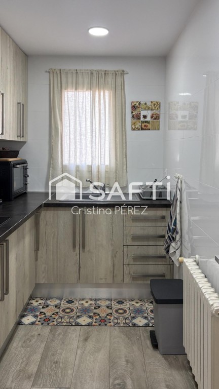 Casa con licencia turística y garaje en Los Pinos - foto 9