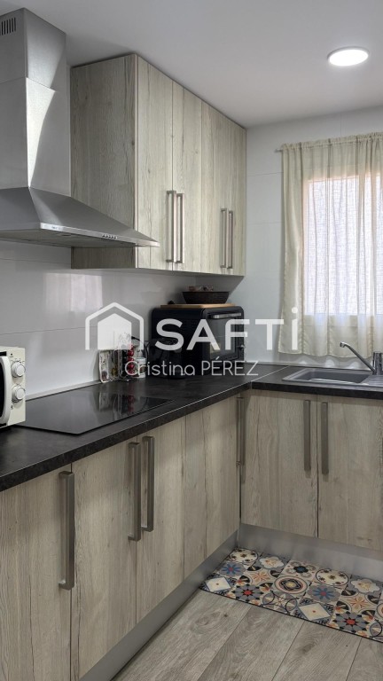 Casa con licencia turística y garaje en Los Pinos - foto 10
