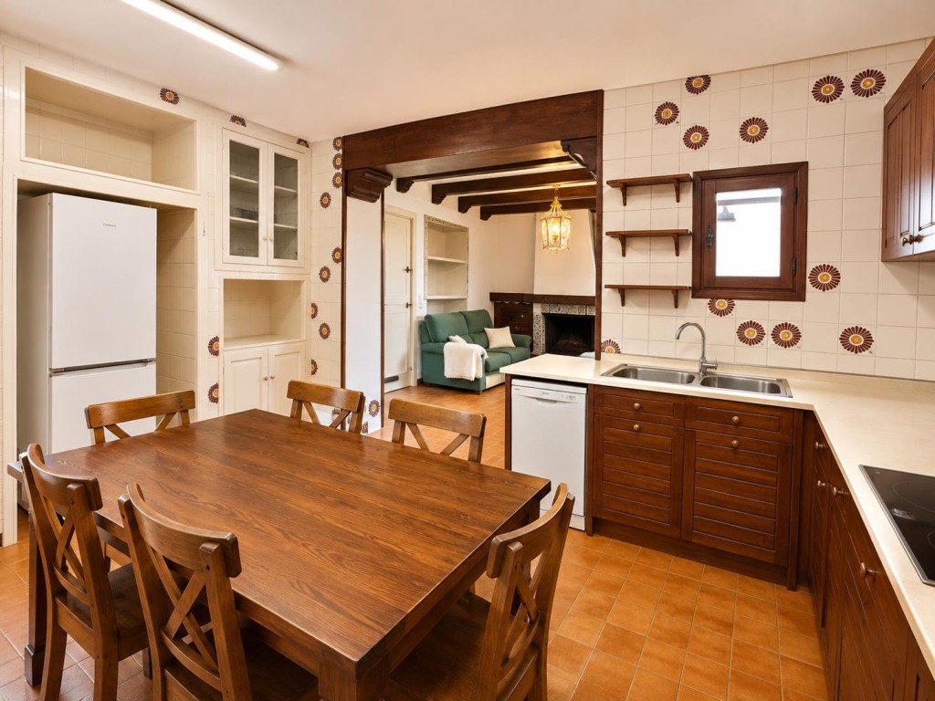 EXTRAORDINARIA VIVIENDA CON 4 habitaciones EN LA ZONA DE EUG