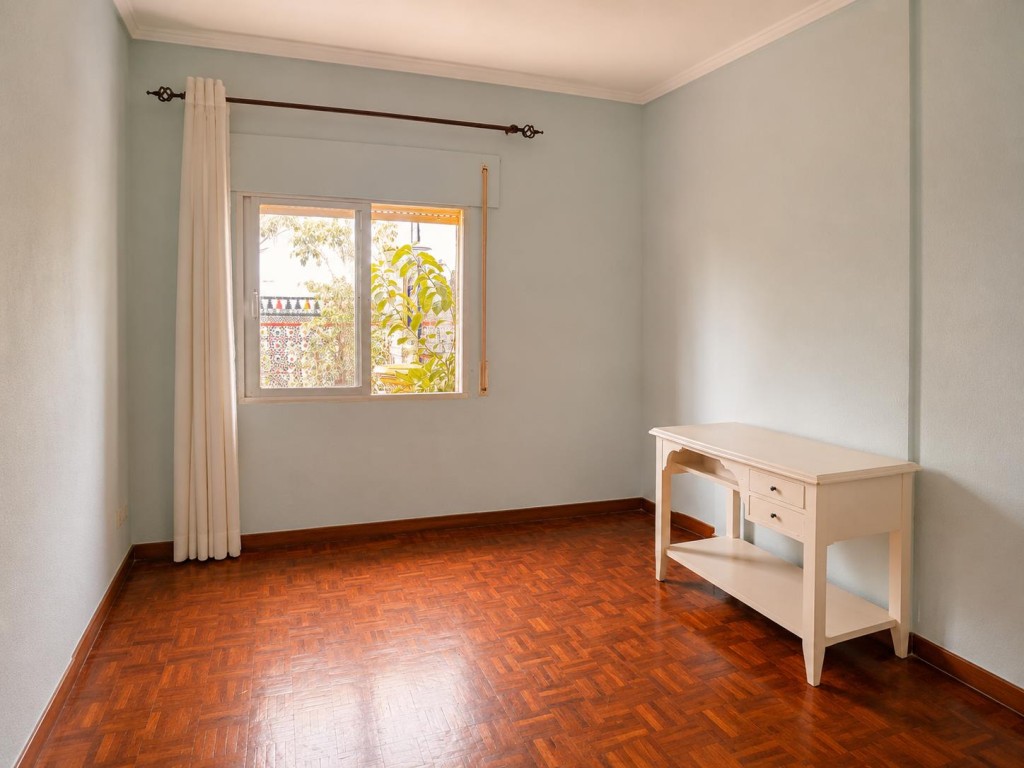 EXTRAORDINARIA VIVIENDA CON 4 habitaciones EN LA ZONA DE EUG - foto 13