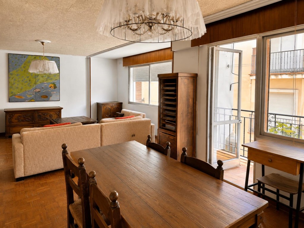 EXTRAORDINARIA VIVIENDA CON 4 habitaciones EN LA ZONA DE EUG - foto 16