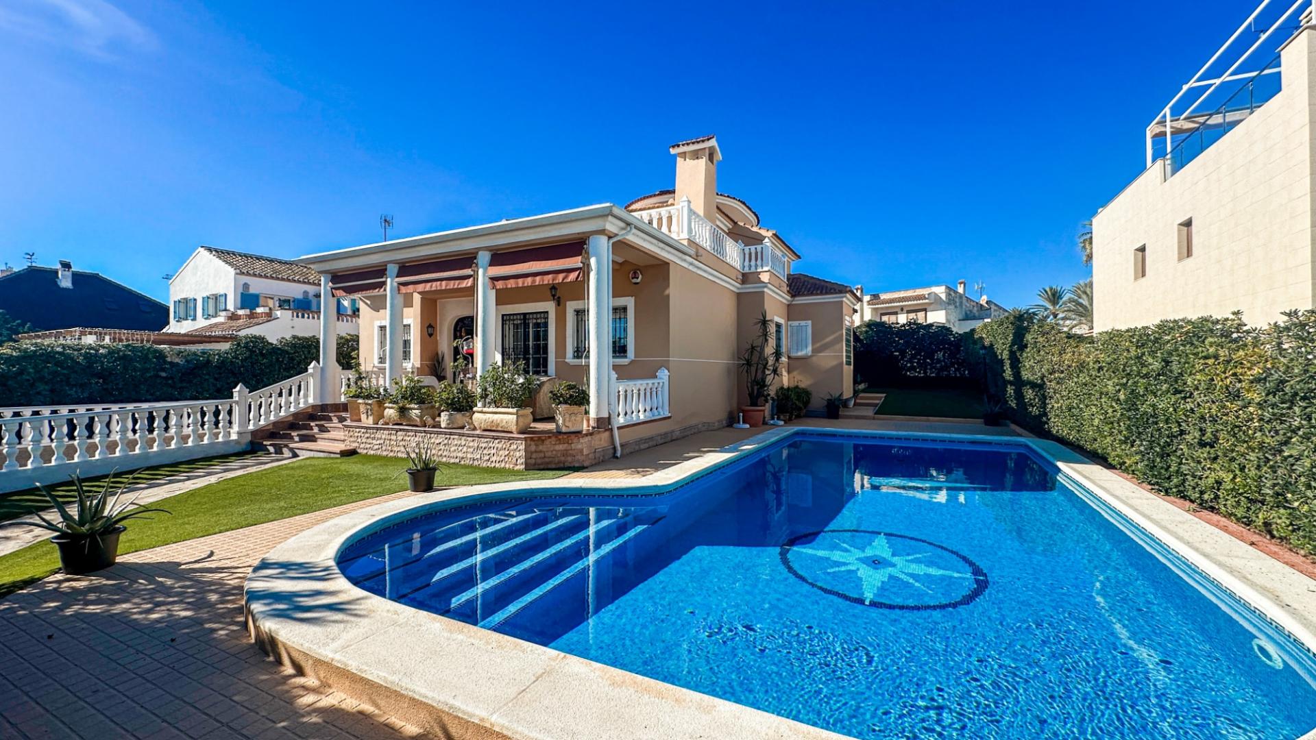 Villa 6 habitaciones 290m² en venta - Torre la mata