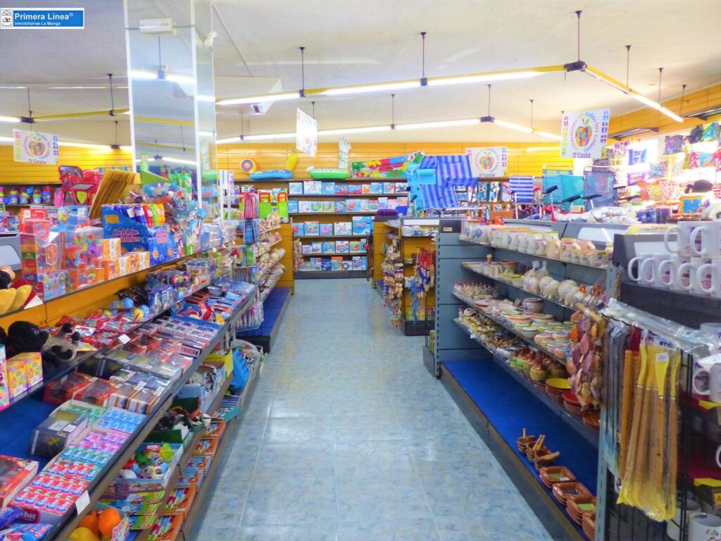 Venta de gran local comercial en La Manga