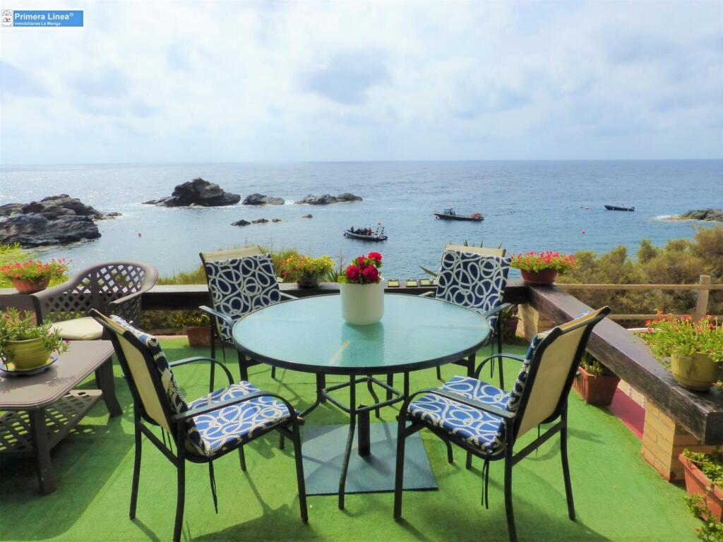 VENTA DE CHALET EN 1º LINEA DEL FARO DE CABO DE PALOS