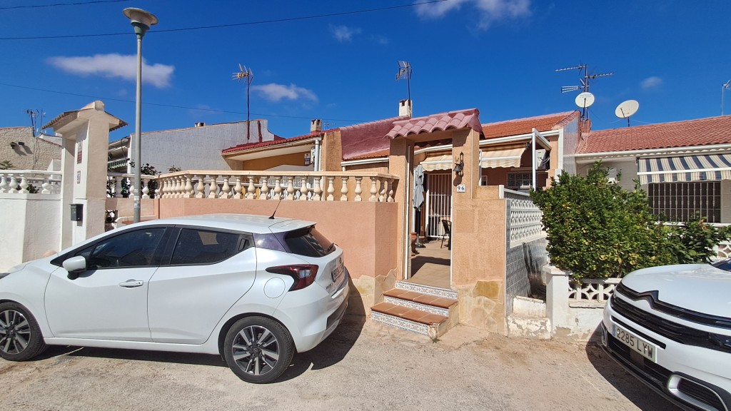 Adosada en Venta en Torrevieja Alicante
