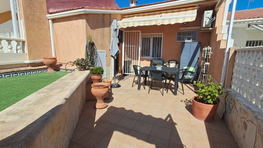 Adosada en Venta en Torrevieja Alicante - foto 2