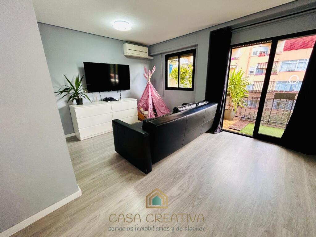 PISO EN VENTA EN GANDIA – AMPLIO, LUMINOSO Y CON GRAN TERRAZ - foto 3