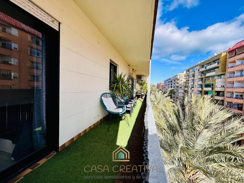 PISO EN VENTA EN GANDIA – AMPLIO, LUMINOSO Y CON GRAN TERRAZ - foto 5