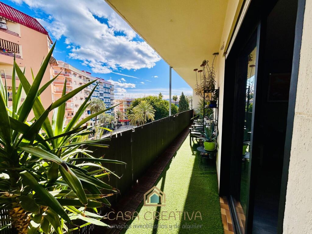 PISO EN VENTA EN GANDIA – AMPLIO, LUMINOSO Y CON GRAN TERRAZ - foto 6