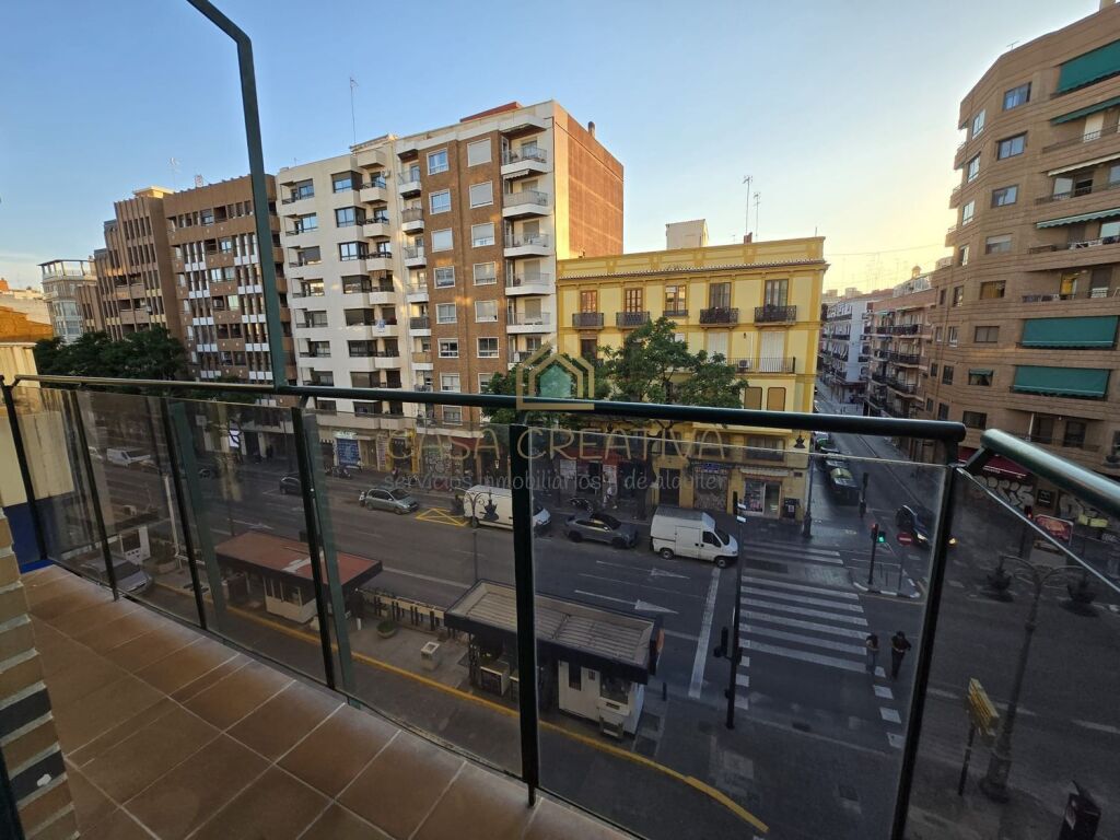 GRAN PISO CON GARAJE Y TRASTERO EN ZONA TORRES DE QUART – VA - foto 12