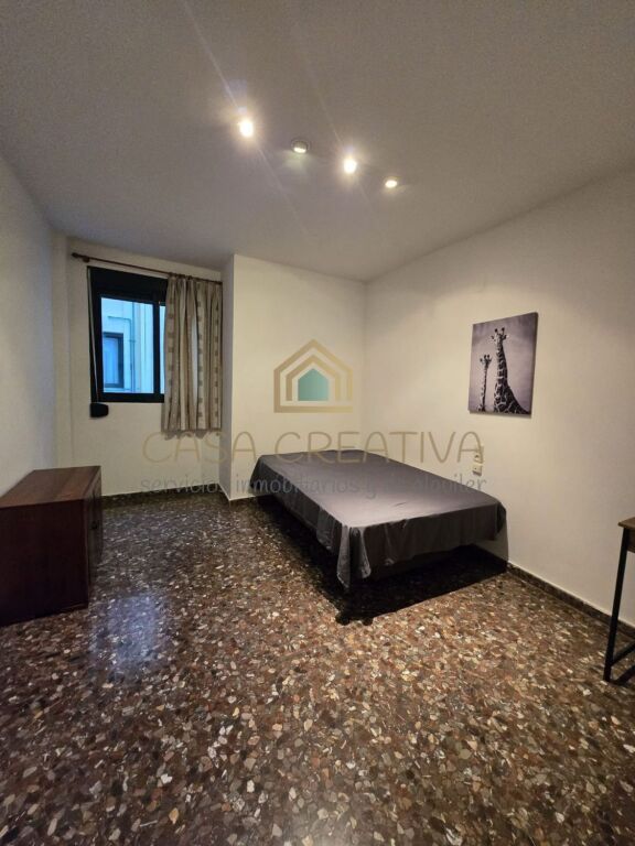 GRAN PISO CON GARAJE Y TRASTERO EN ZONA TORRES DE QUART – VA - foto 25
