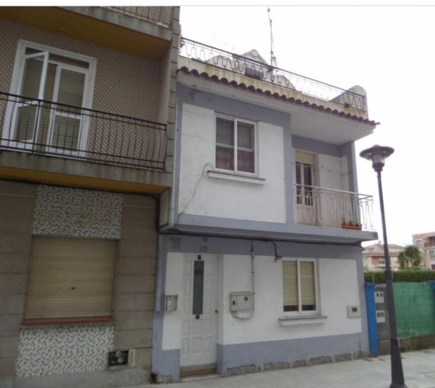 CASA DE 3 PLANTAS PARA RESTAURAR EN CALLE ATRANCO 24. CANGAS