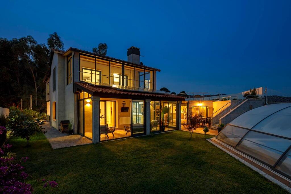 ESPECTACULAR CHALET EN CANGAS DEL MORRAZO