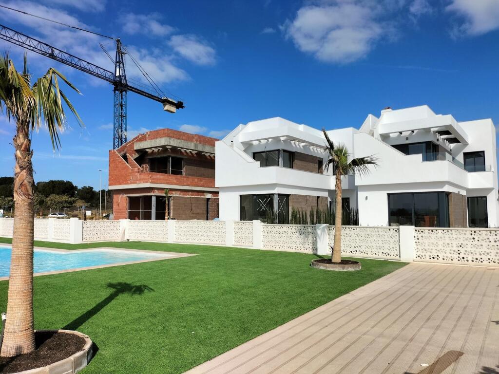 VILLAS DE OBRA NUEVA EN PILAR DE LA HORADADA EN EL CAMPO DE  - foto 2