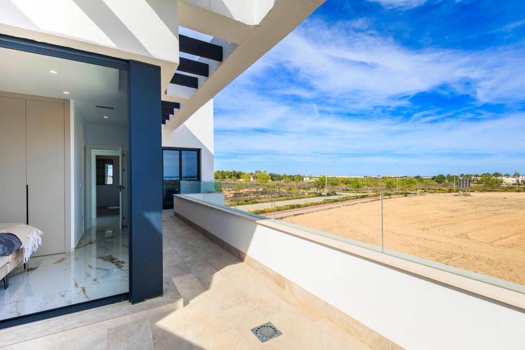 VILLAS DE OBRA NUEVA EN PILAR DE LA HORADADA EN EL CAMPO DE  - foto 35