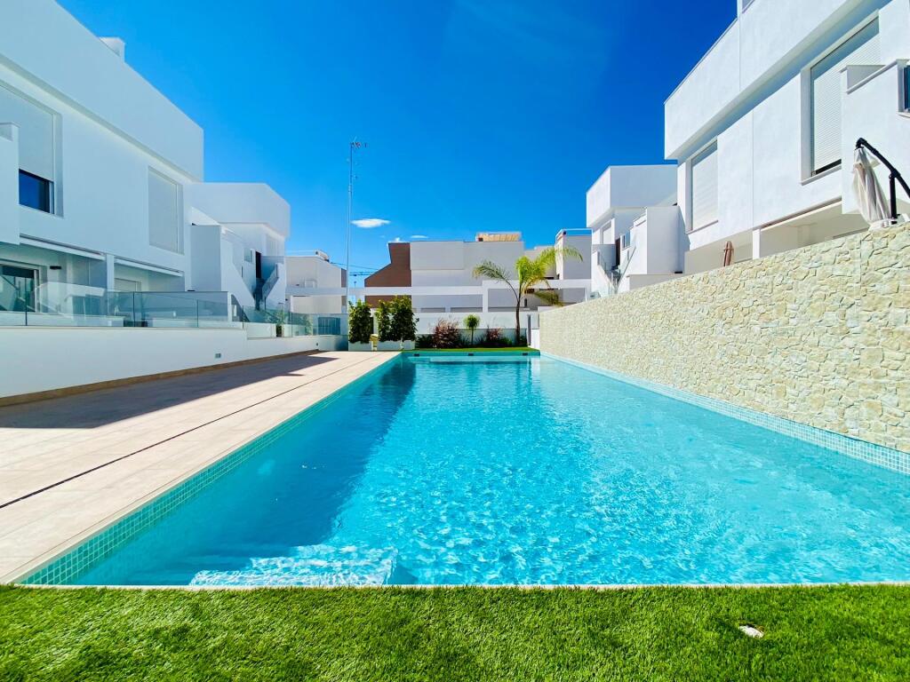 Complejo Residencial de Bungalows de Obra Nueva en Pilar de 