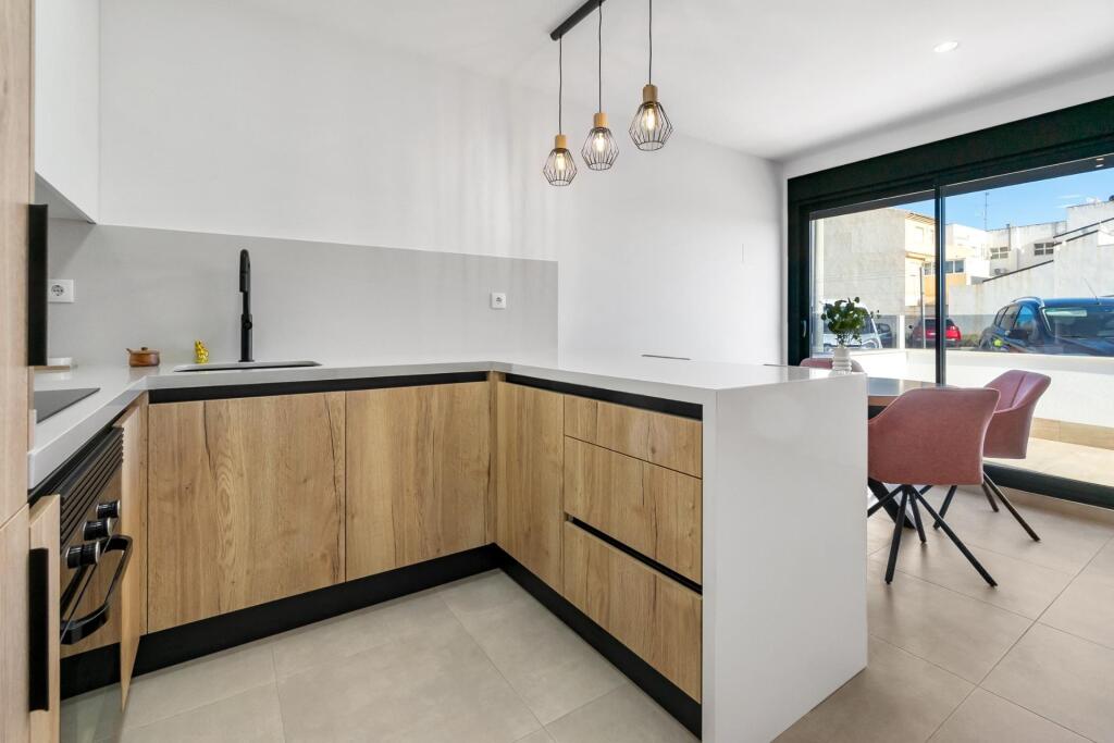Apartamentos turísticos nuevos a 750m de la playa, en Santia