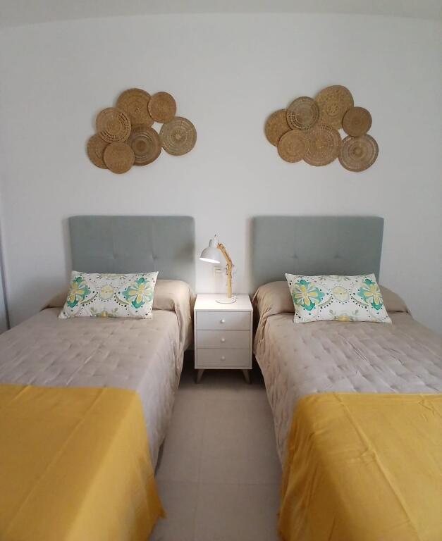 Villas adosadas de obra nueva con amplias terrazas en Bigast - foto 13