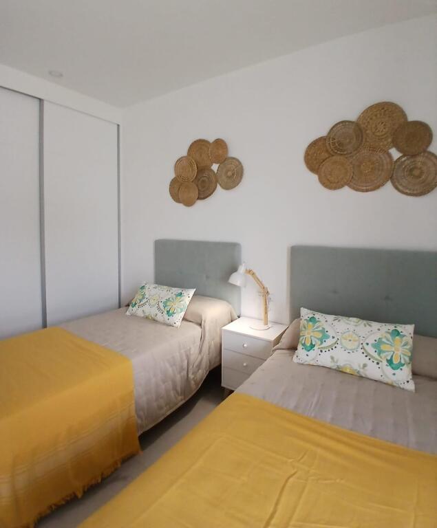 Villas adosadas de obra nueva con amplias terrazas en Bigast - foto 14