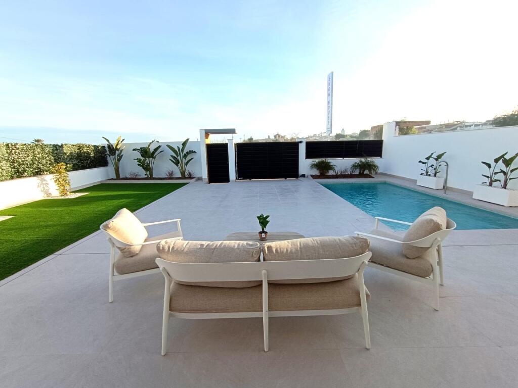 Exclusivos Chalets Adosados de Obra Nueva en Benijófar, Cost - foto 2