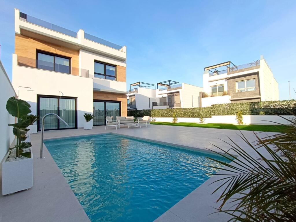 Exclusivos Chalets Adosados de Obra Nueva en Benijófar, Cost - foto 3