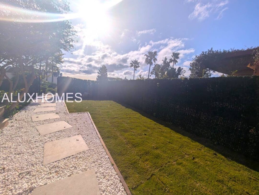 Casa de pueblo en Venta en Linea De La Concepcion, La Cádiz