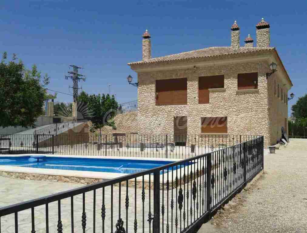 Casa-Chalet en Venta en Villena Alicante