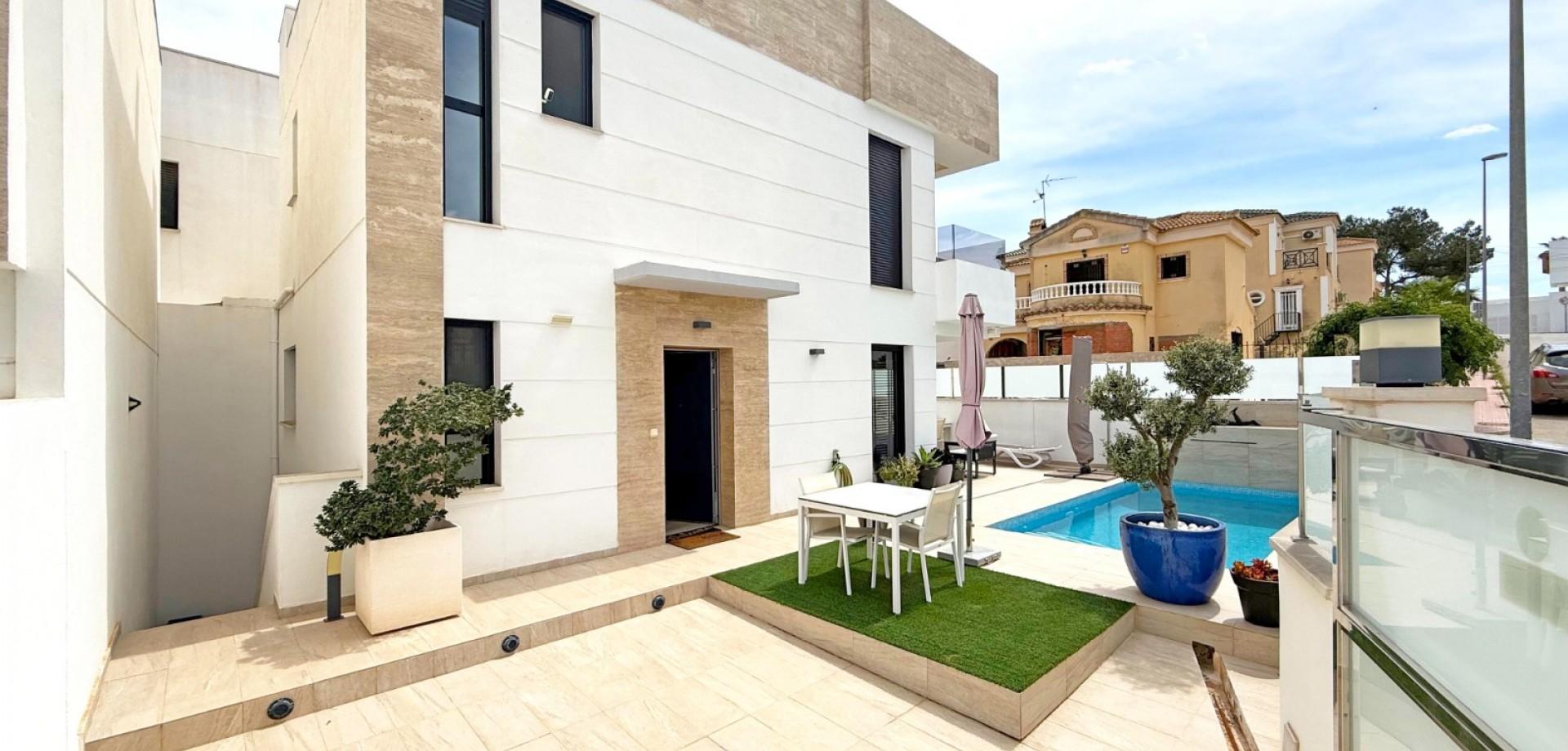 Chalet 3 habitaciones 190m² en venta - Lomas de Campoamor-Las Ramblas