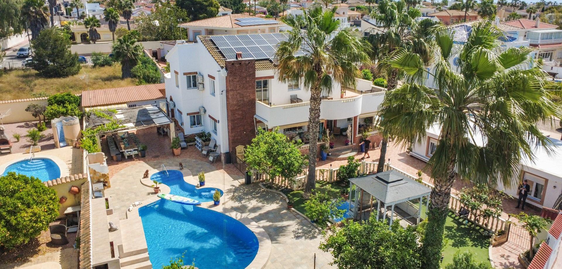 Chalet 7 habitaciones 480m² en venta - Centro de la Ciudad Quesada