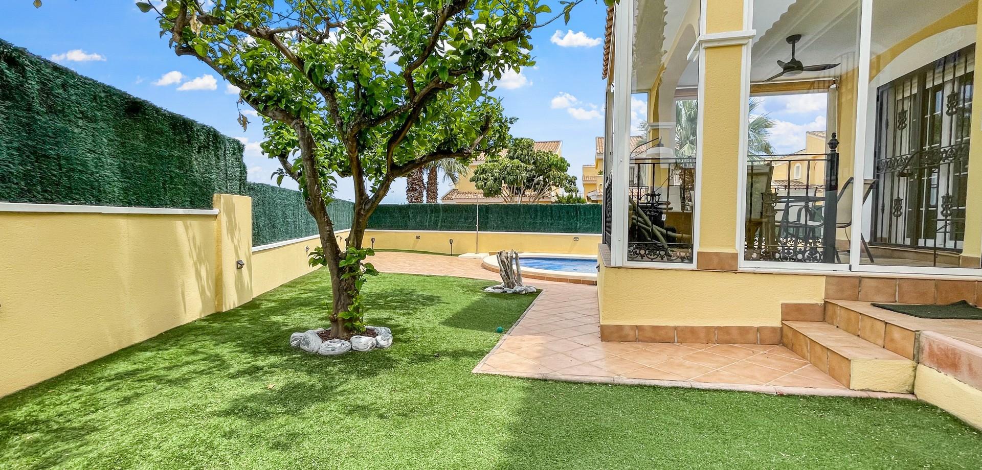 Chalet 3 habitaciones 140m² en venta - Lomas de Cabo Roig-Los Dolses