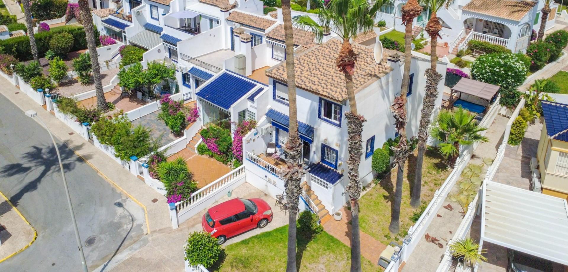 Adosado 4 habitaciones 100m² en venta - Villamartín-Las Filipinas
