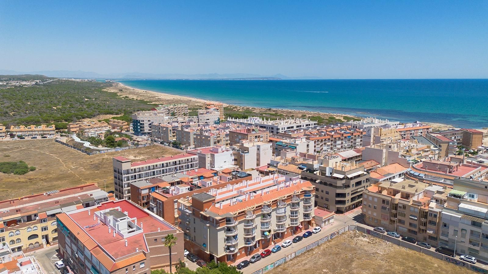 APARTAMENTO DE 1 DORMITORIO EN ESQUINA CON VISTAS A LA LAGUNA, LICENCIA TURISITICA Y A 260 METROS DE LA PLAYA DE LA  MAT
