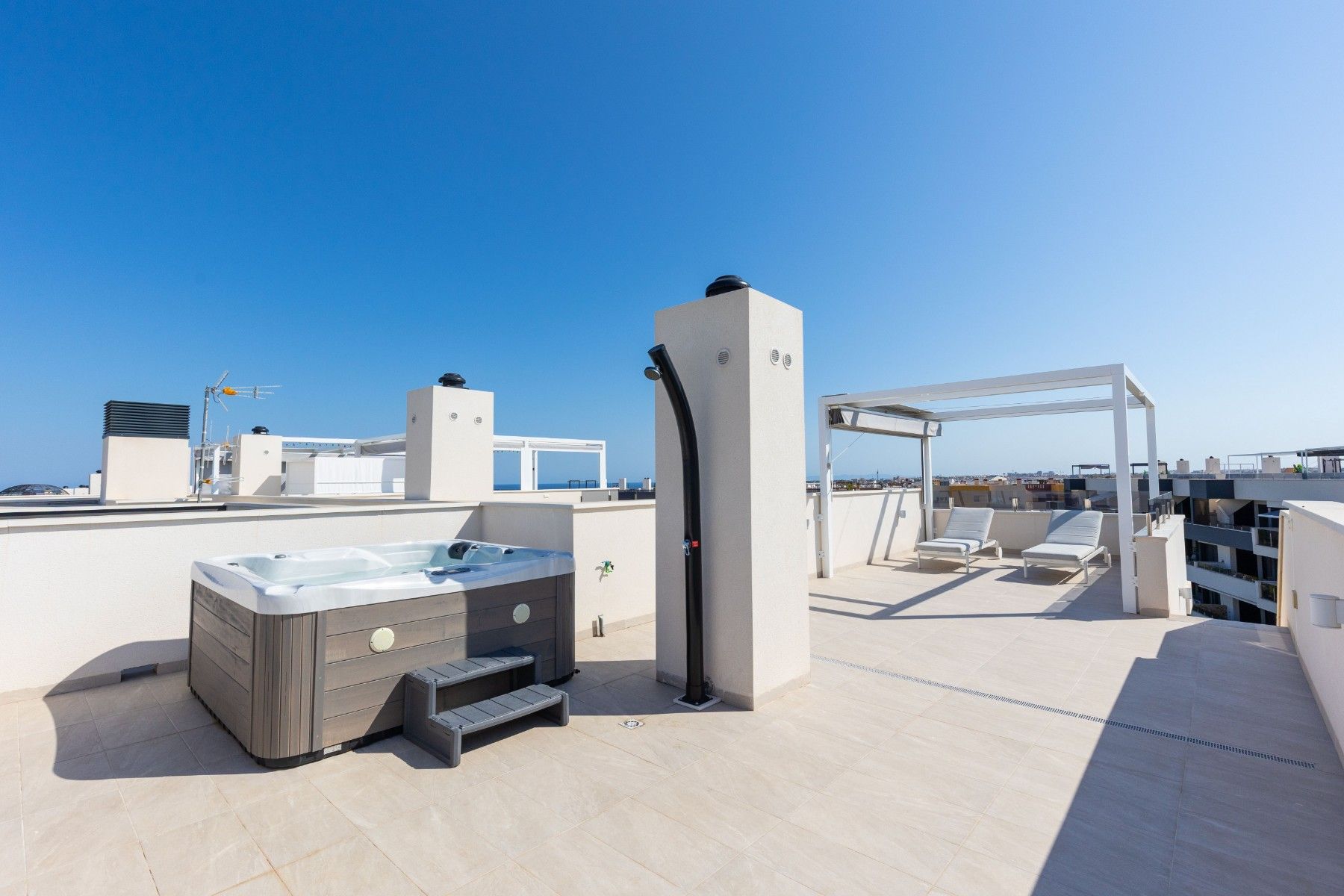 Apartamento 2 habitaciones 84m² en venta - Punta Prima - foto 4