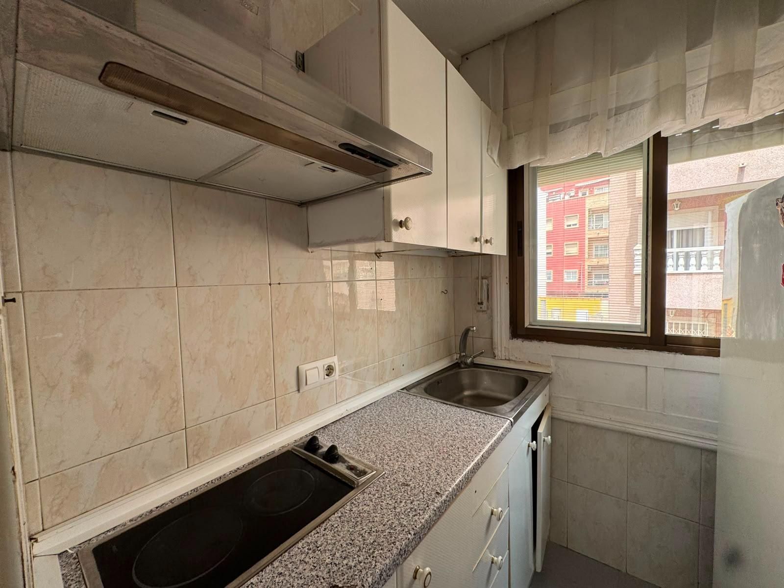 ¡Amplio Estudio en el corazón de Torrevieja! - foto 12