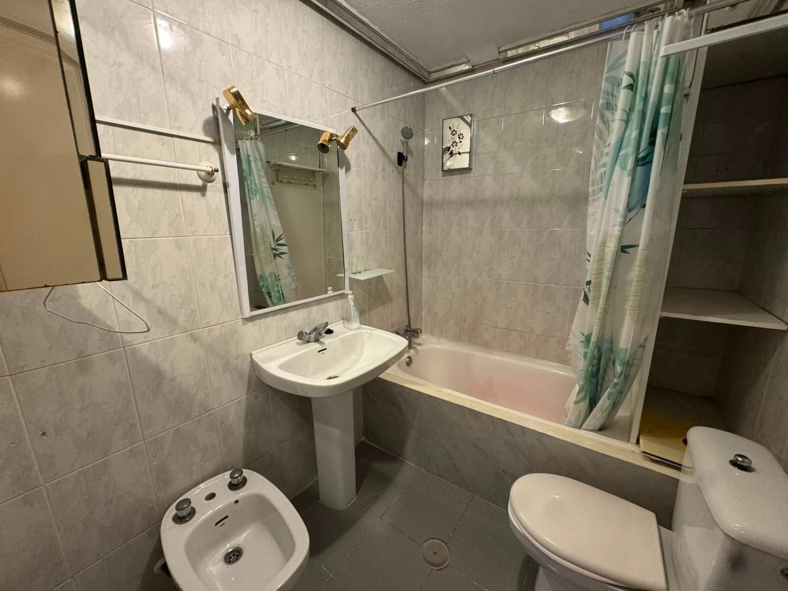 ¡Amplio Estudio en el corazón de Torrevieja! - foto 14