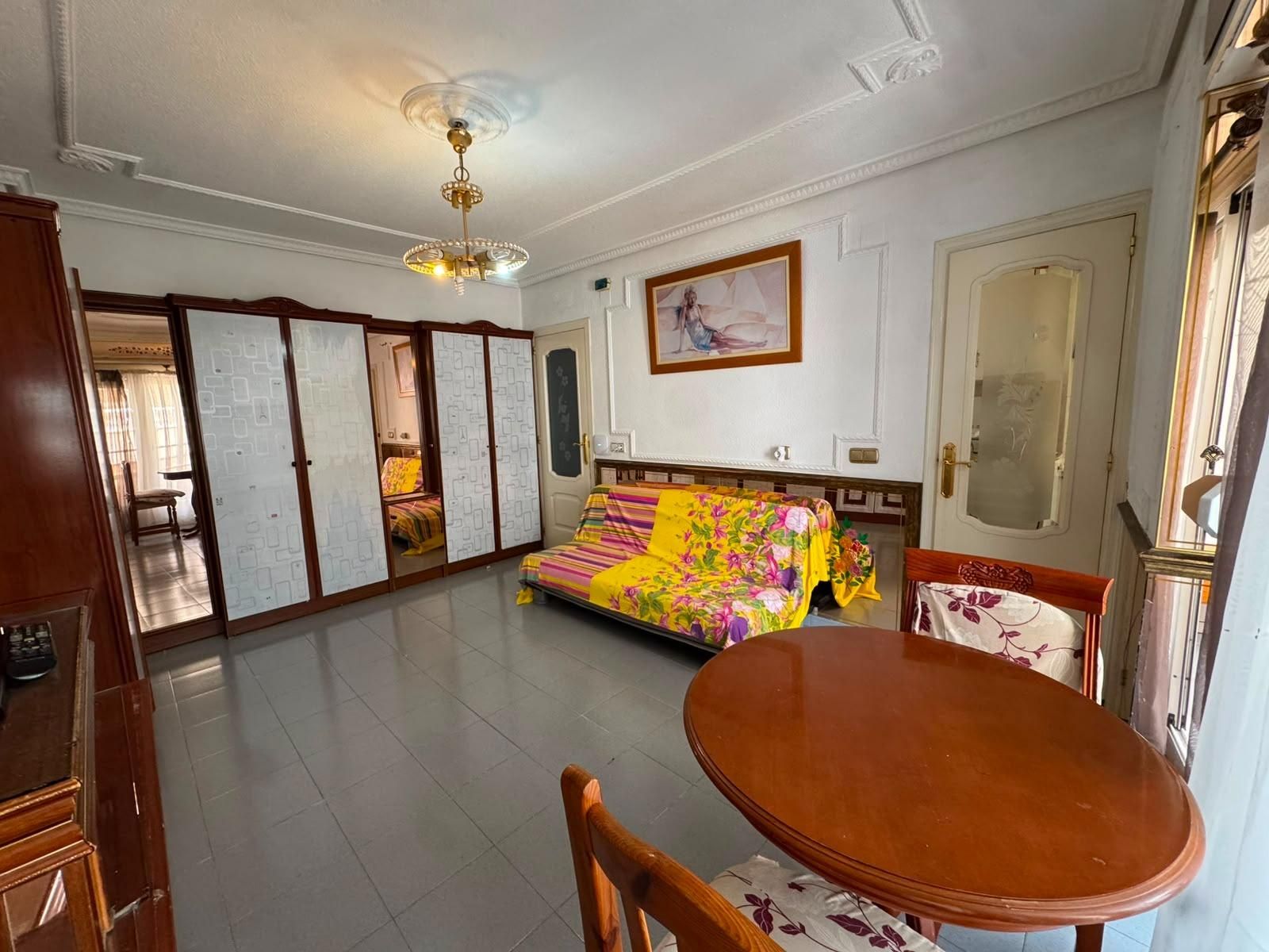¡Amplio Estudio en el corazón de Torrevieja! - foto 5