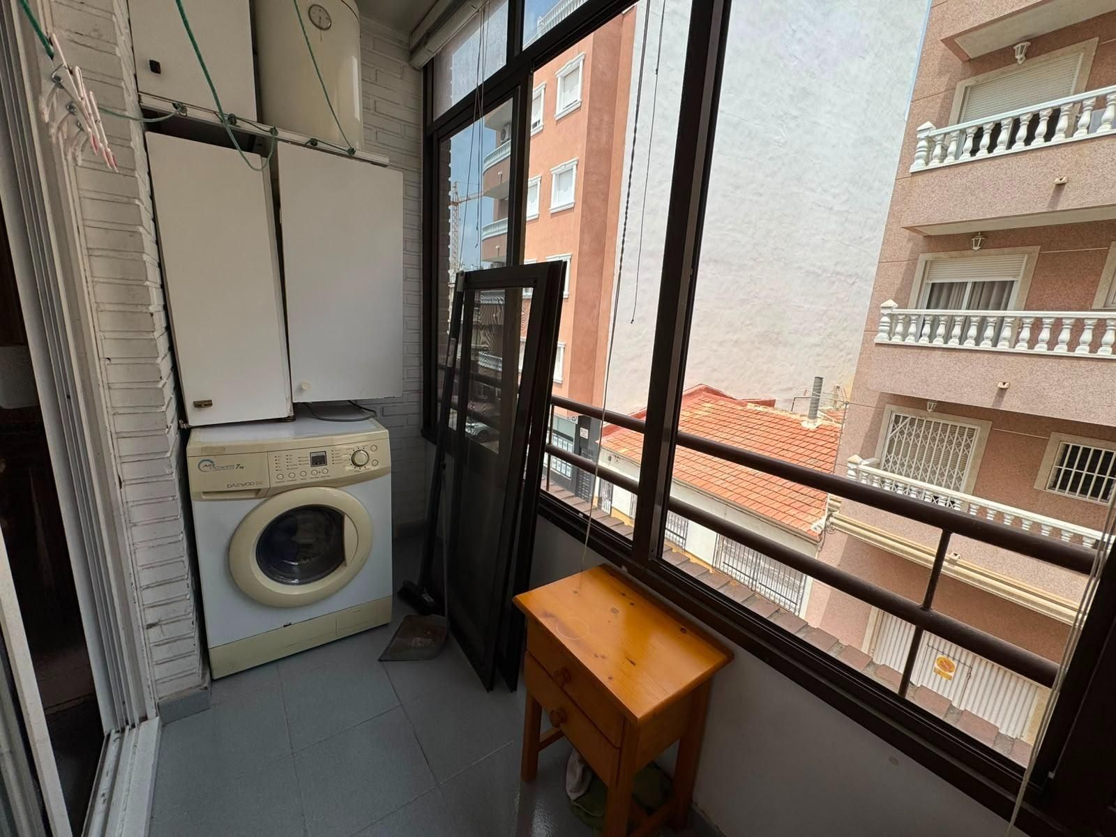 ¡Amplio Estudio en el corazón de Torrevieja! - foto 7