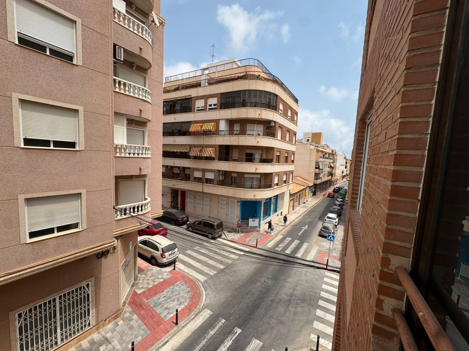 ¡Amplio Estudio en el corazón de Torrevieja! - foto 8