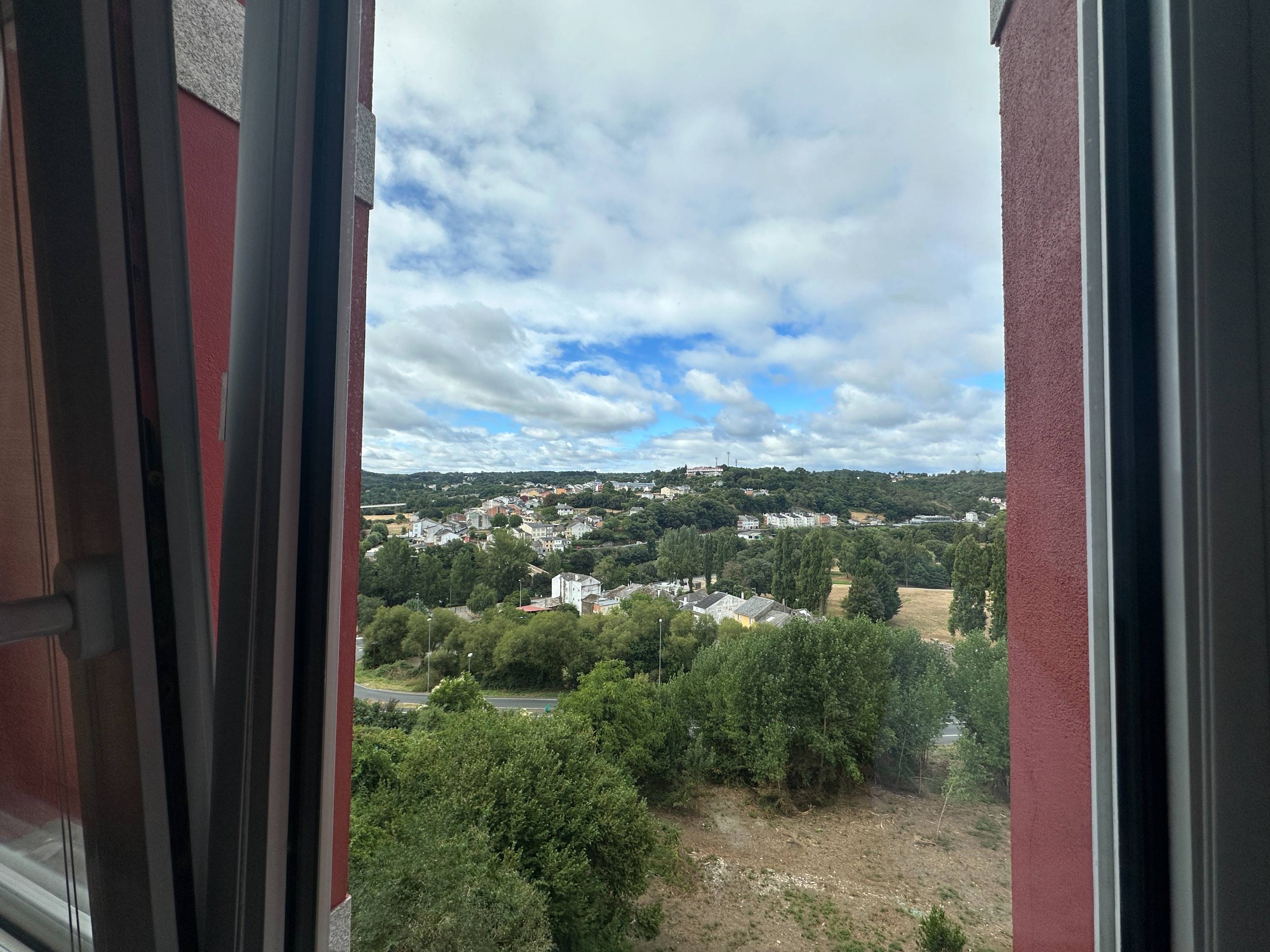 Piso con vistas al Miño, plaza de garaje muy amplia y traste - foto 9