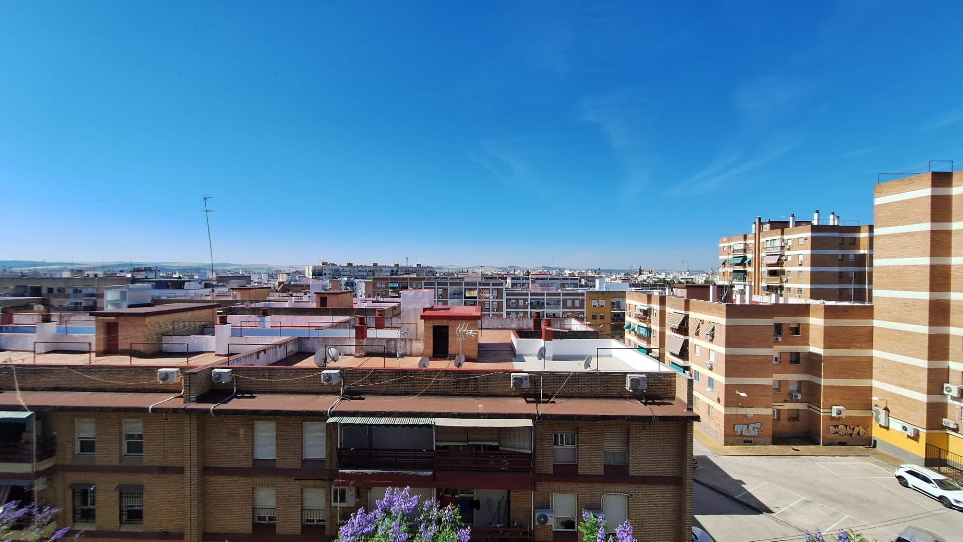 D. ¡¡ PISO PARA REFORMAR EN CARLOS III CON PLAZA DE APARCAMI