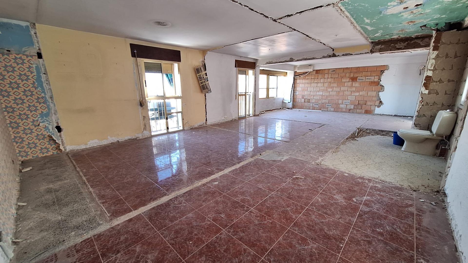 D. ¡¡ PISO PARA REFORMAR EN CARLOS III CON PLAZA DE APARCAMI - foto 4