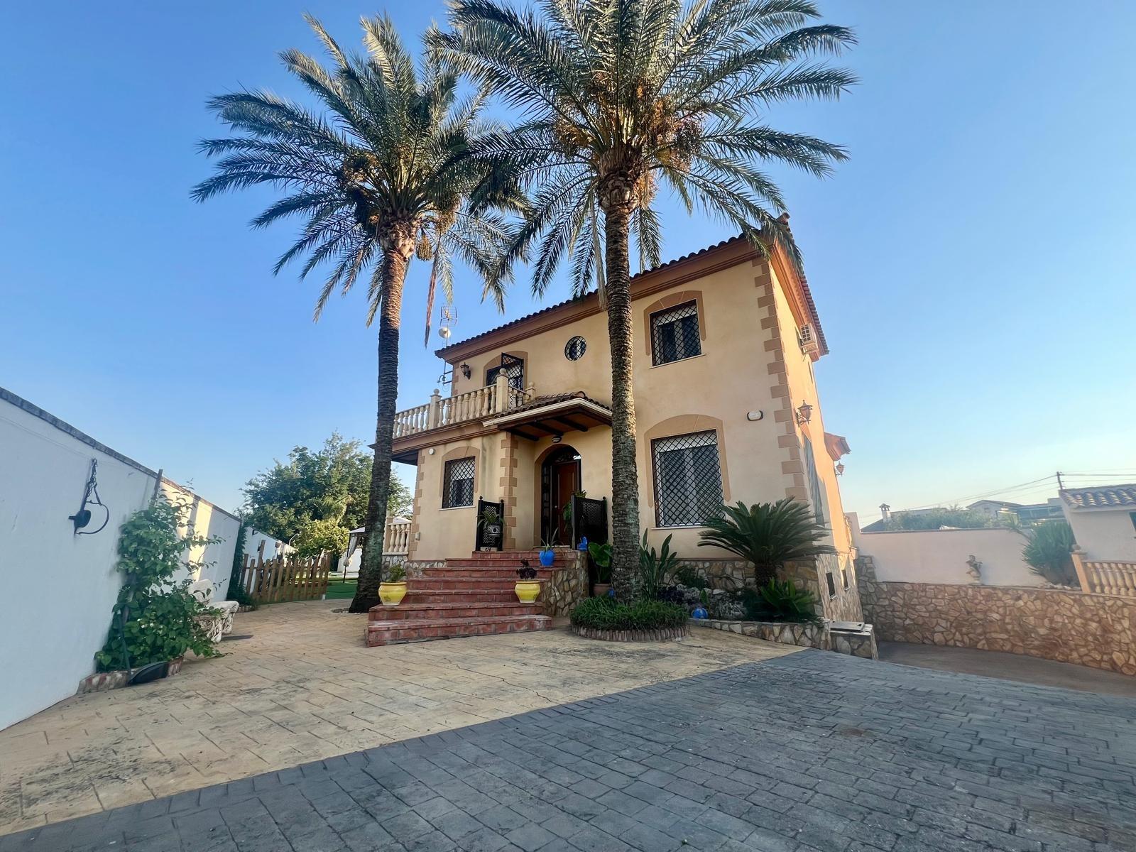 E.  ¡Gran oportunidad! Vivienda con terreno, piscina y negoc - foto 3