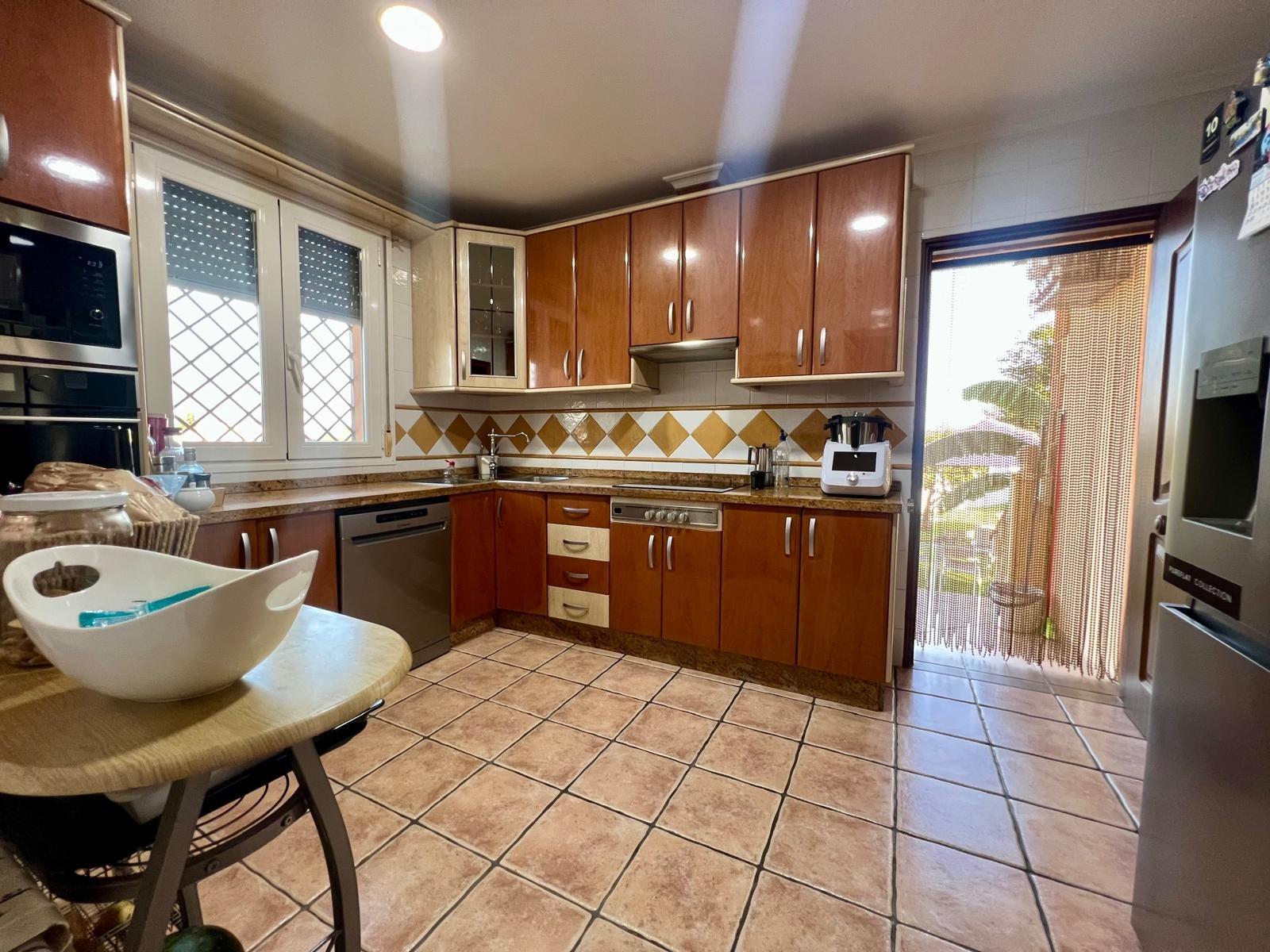 E.  ¡Gran oportunidad! Vivienda con terreno, piscina y negoc - foto 30