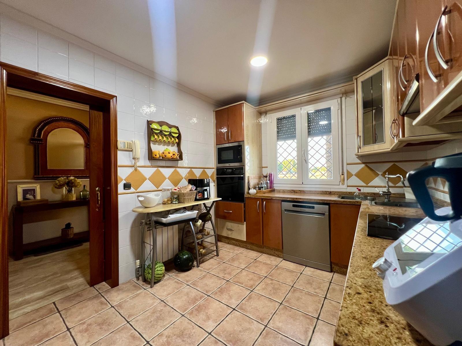 E.  ¡Gran oportunidad! Vivienda con terreno, piscina y negoc - foto 34