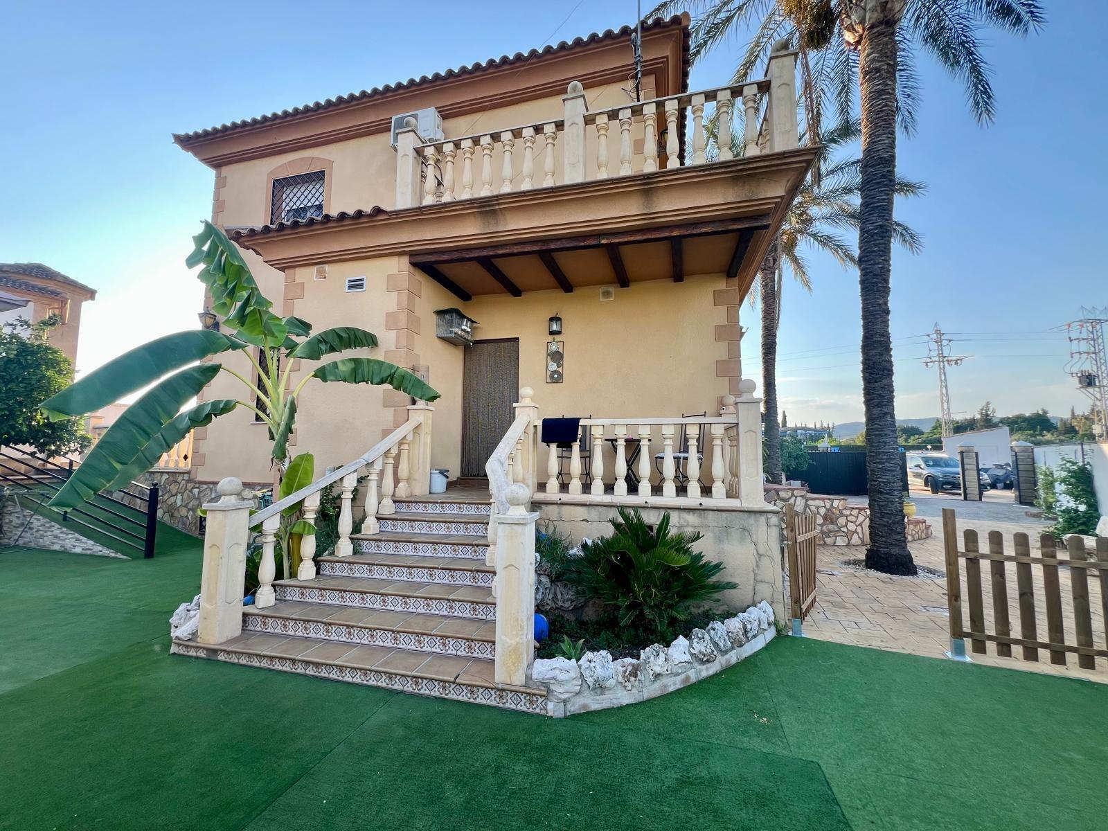 E.  ¡Gran oportunidad! Vivienda con terreno, piscina y negoc - foto 5