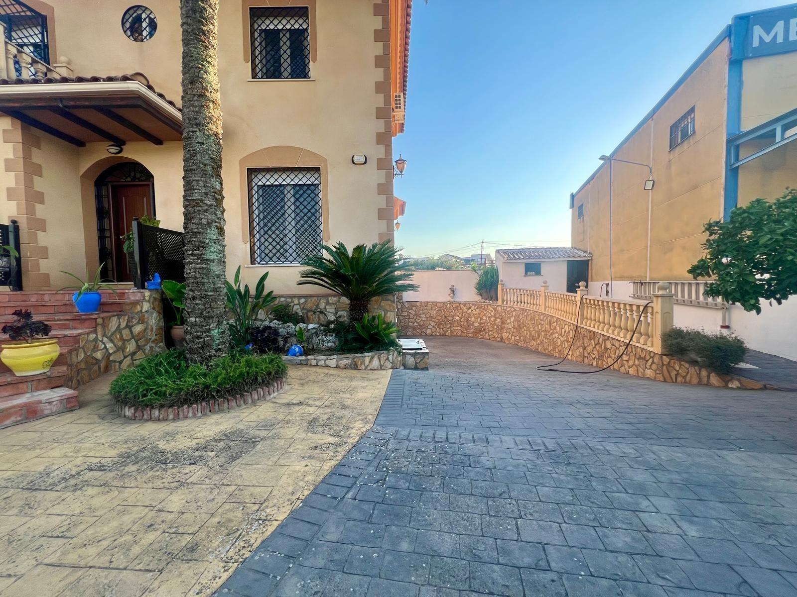 E.  ¡Gran oportunidad! Vivienda con terreno, piscina y negoc - foto 9