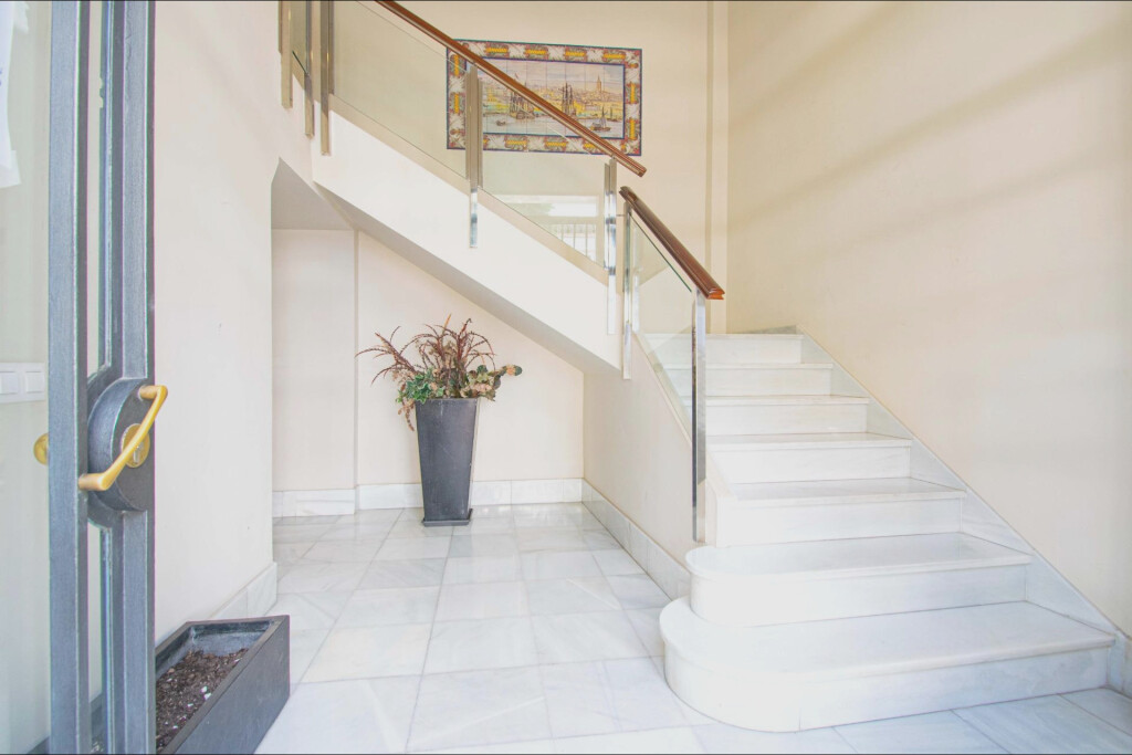PISO EN VENTA EN PLENO CORAZÓN DE TRIANA - foto 2